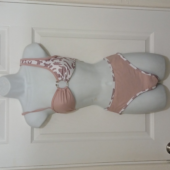 Cute bikini - Picture 3 of 3